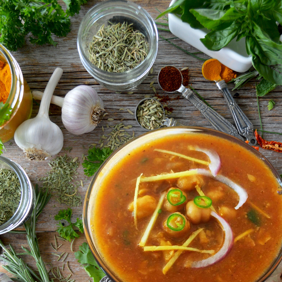 Safed Rassa Chole